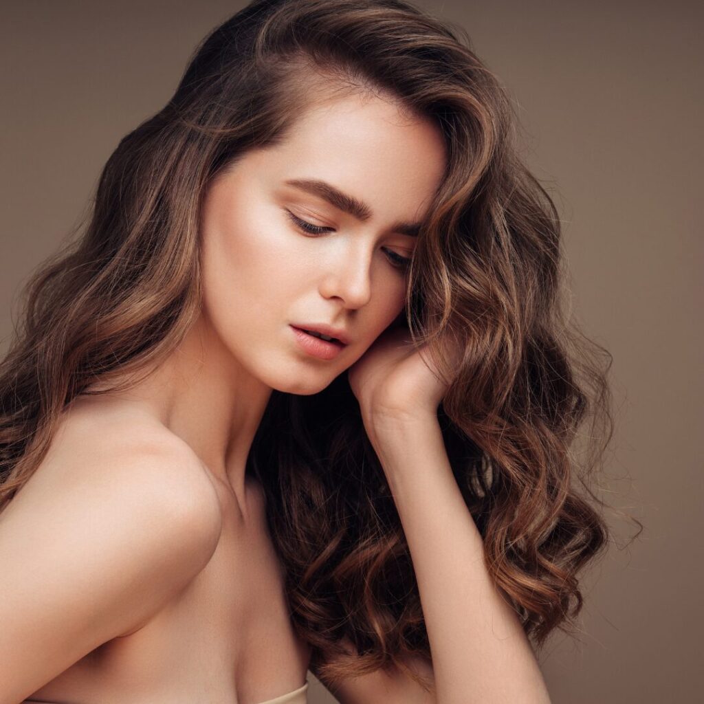 Woman with Wavy Curl Type